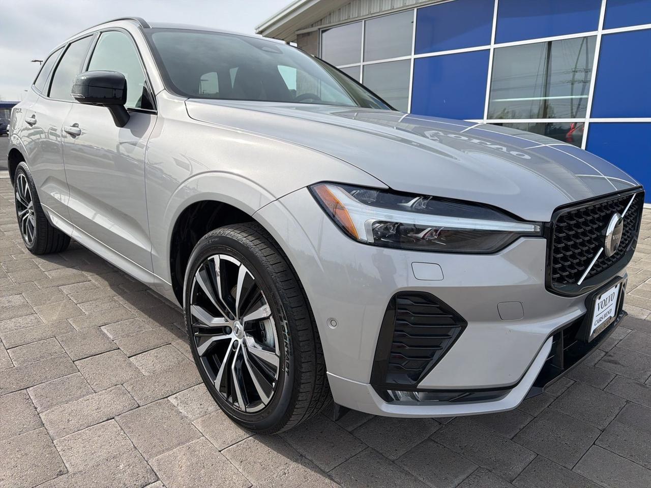 2023 Volvo XC60 B5 Plus Dark Theme