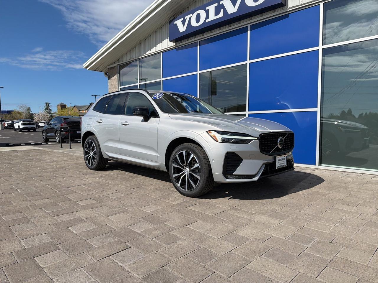 2023 Volvo XC60 B5 Plus Dark Theme