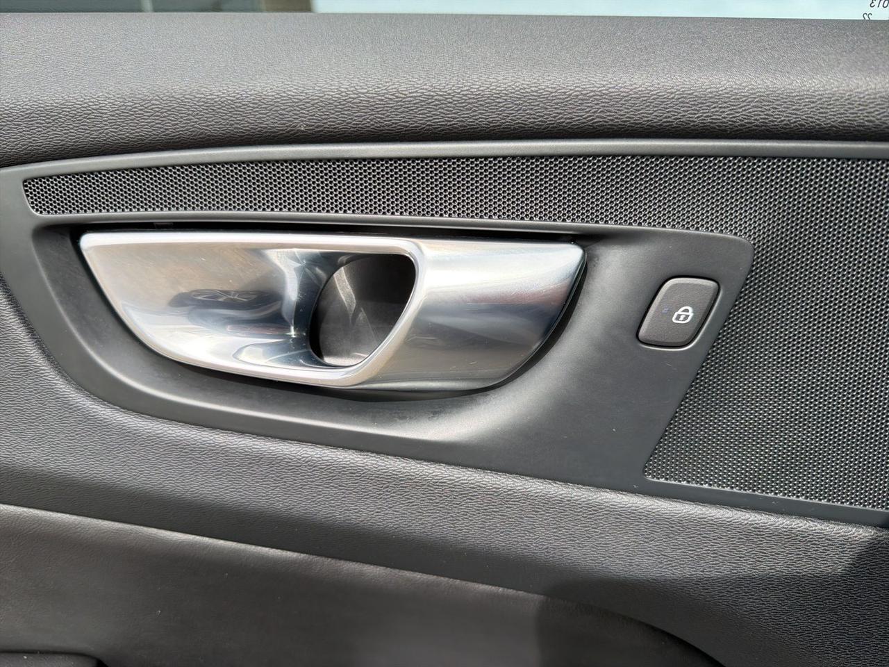 2023 Volvo XC60 B5 Plus Dark Theme Bend OR