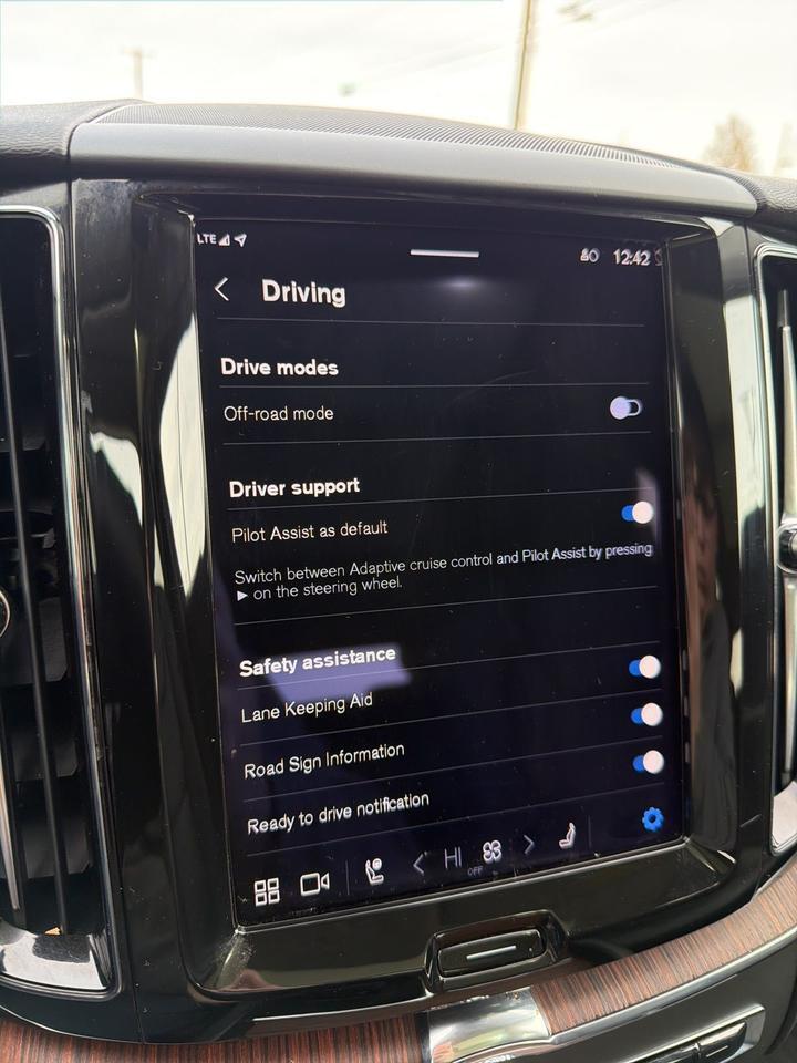 2023 Volvo XC60 B5 Plus Dark Theme Bend OR