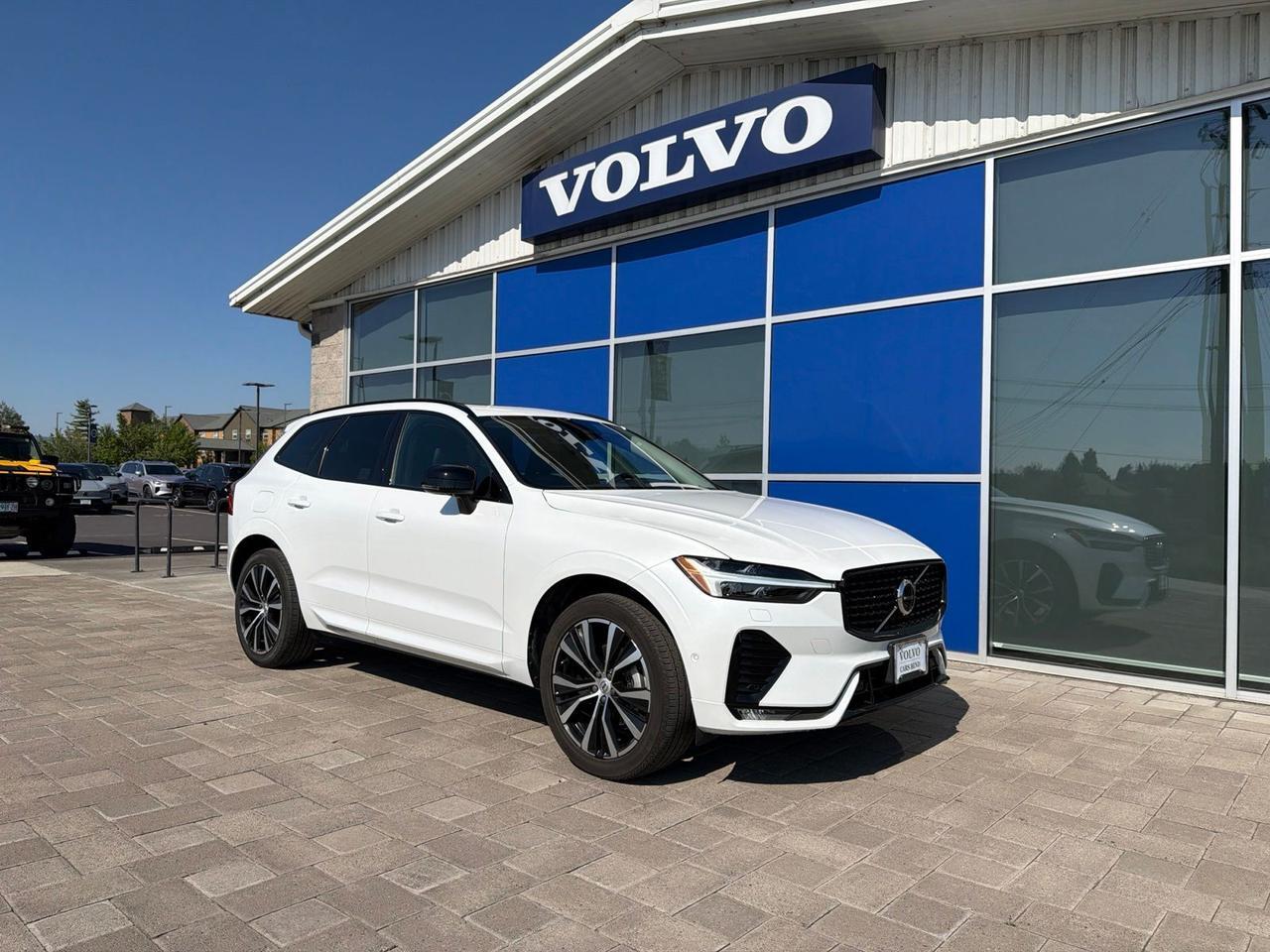 2023 Volvo XC60 B5 Plus Dark Theme