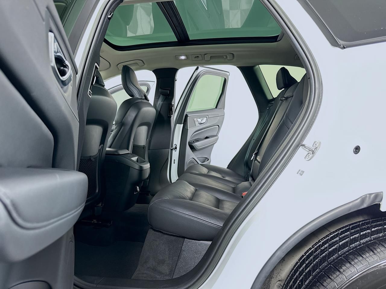 2023 Volvo XC60 B5 Plus Dark Theme Tacoma WA