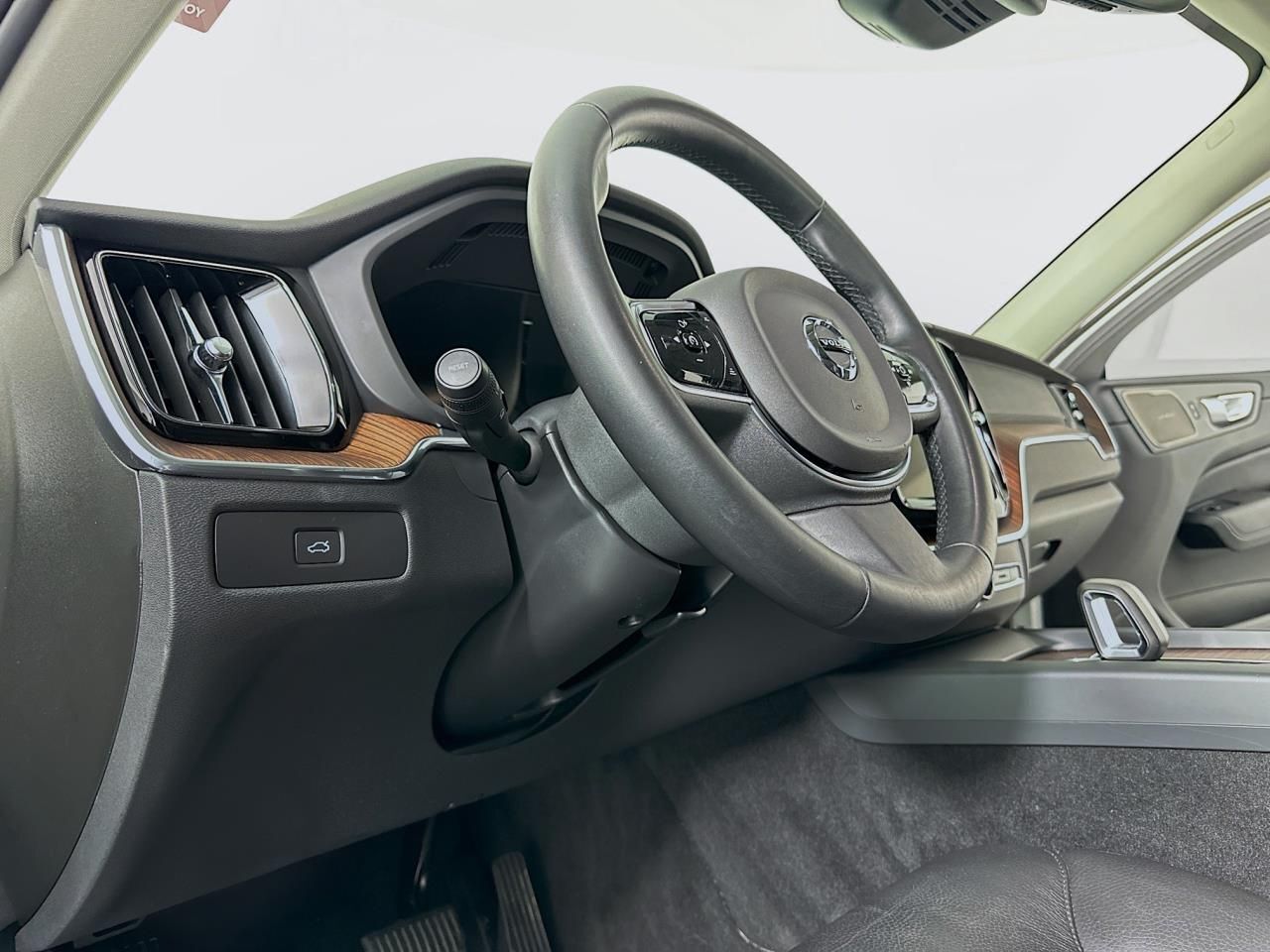 2023 Volvo XC60 B5 Plus Dark Theme Tacoma WA