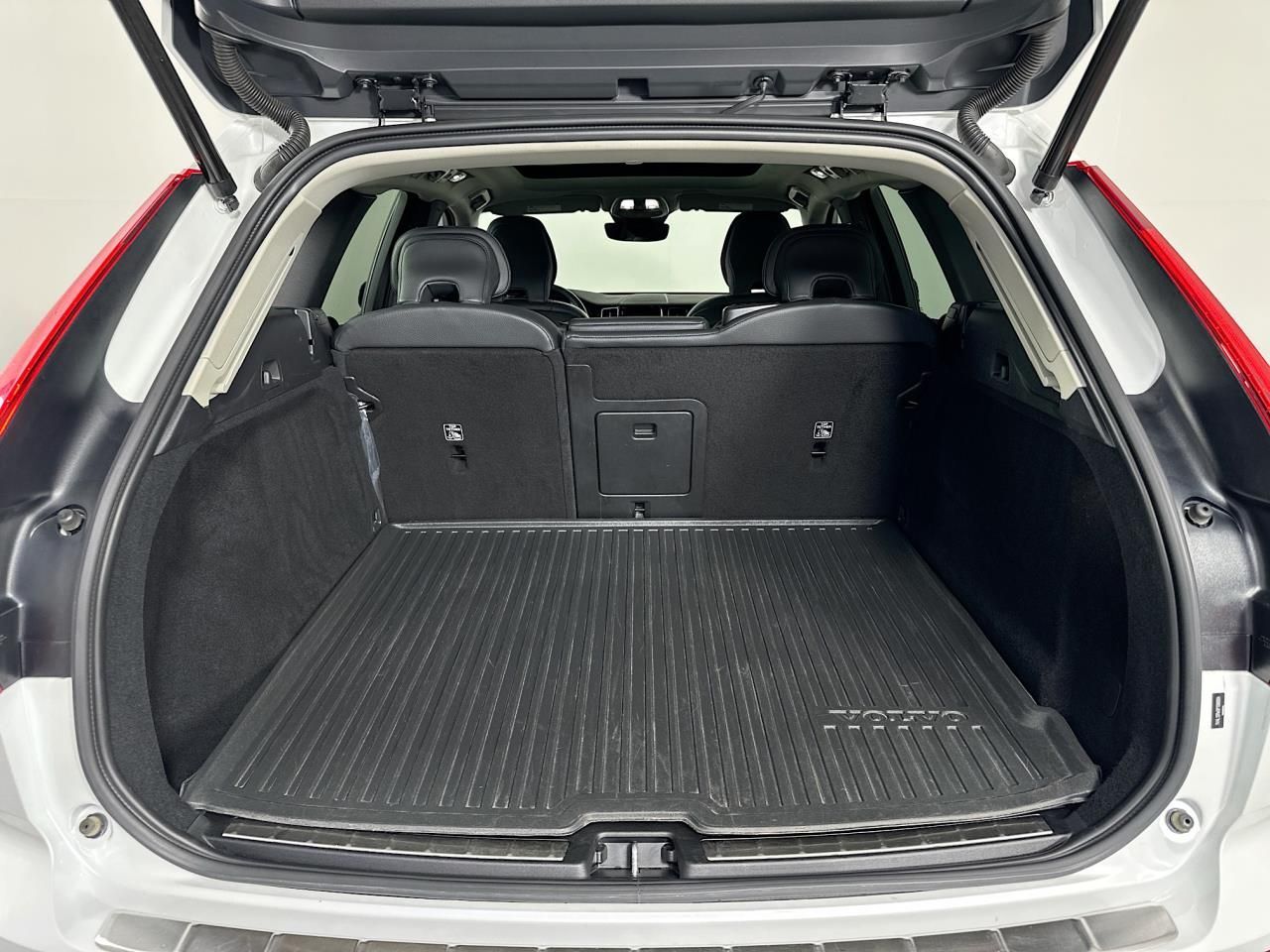 2023 Volvo XC60 B5 Plus Dark Theme Tacoma WA