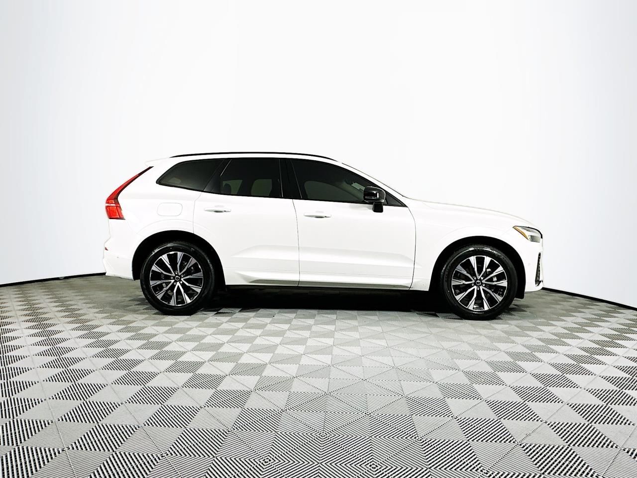 2023 Volvo XC60 B5 Plus Dark Theme Tacoma WA