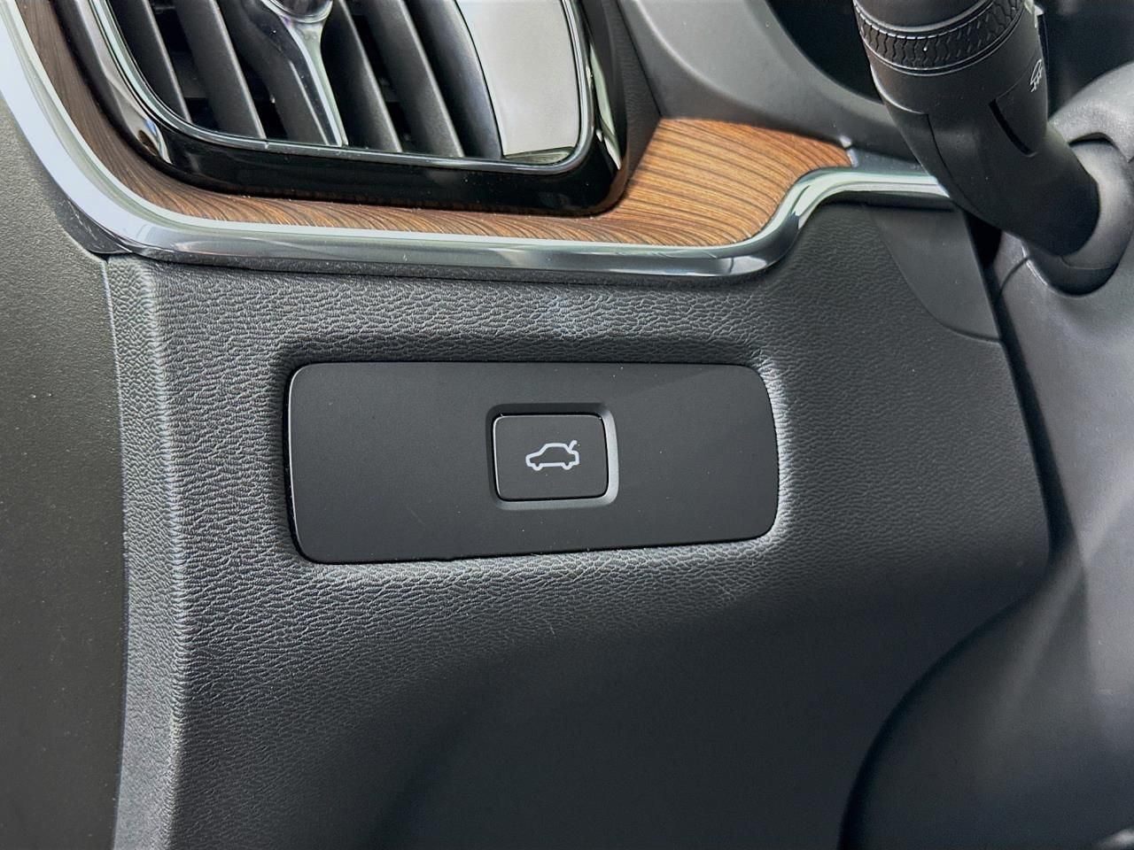 2023 Volvo XC60 B5 Plus Dark Theme Tacoma WA