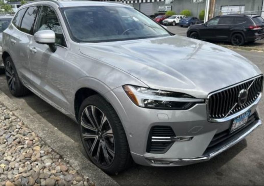 2023 Volvo XC60 B5 Ultimate Bright Theme