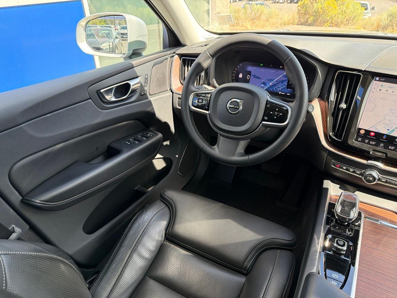 2023 Volvo XC60 B5 Ultimate Bright Theme Bend OR