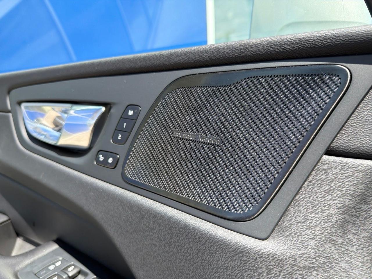 2023 Volvo XC60 B5 Ultimate Bright Theme Bend OR