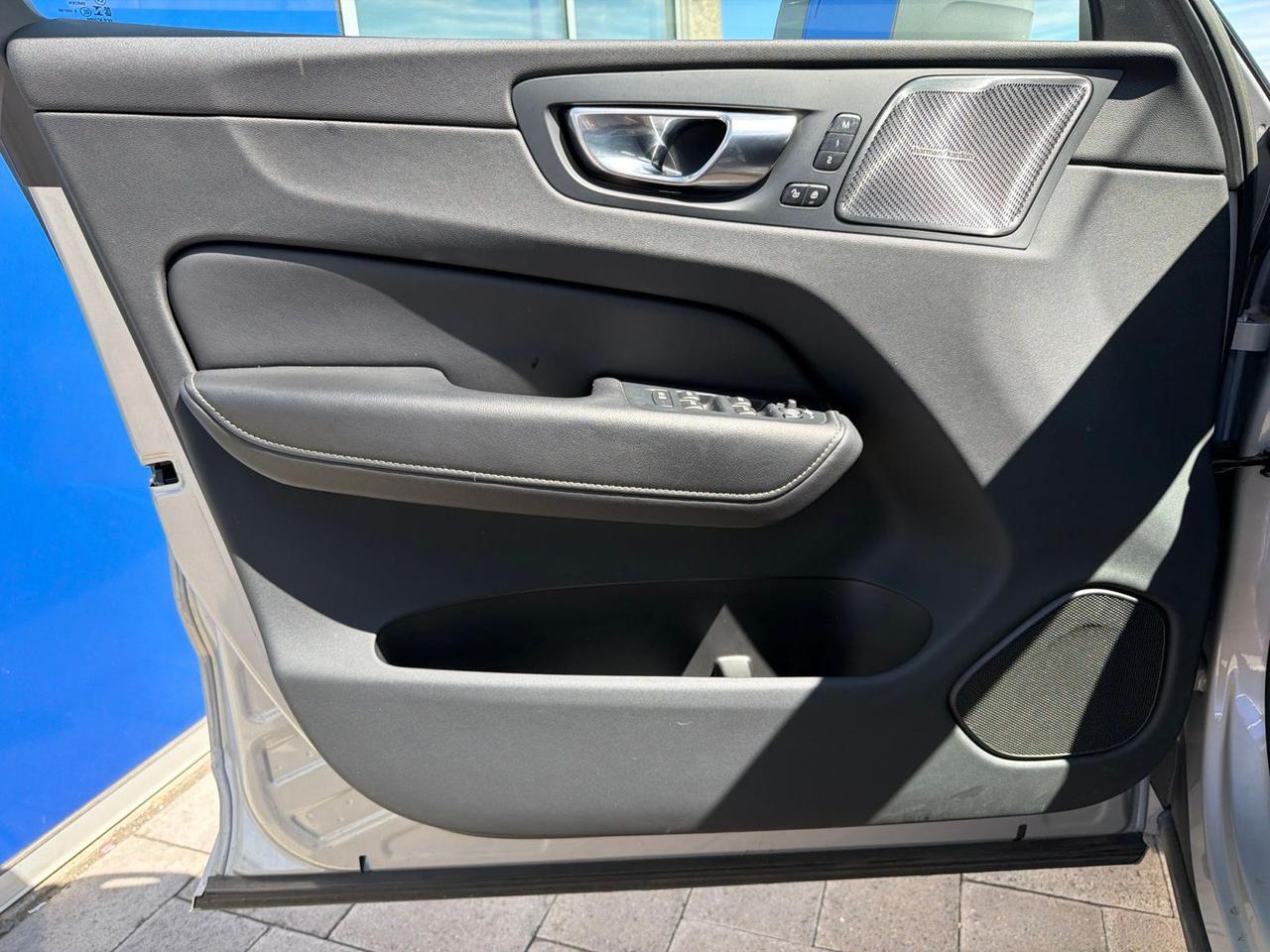 2023 Volvo XC60 B5 Ultimate Bright Theme Bend OR