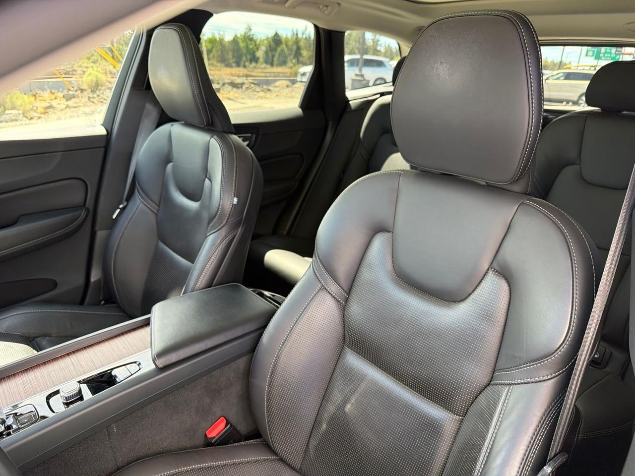 2023 Volvo XC60 B5 Ultimate Bright Theme Bend OR