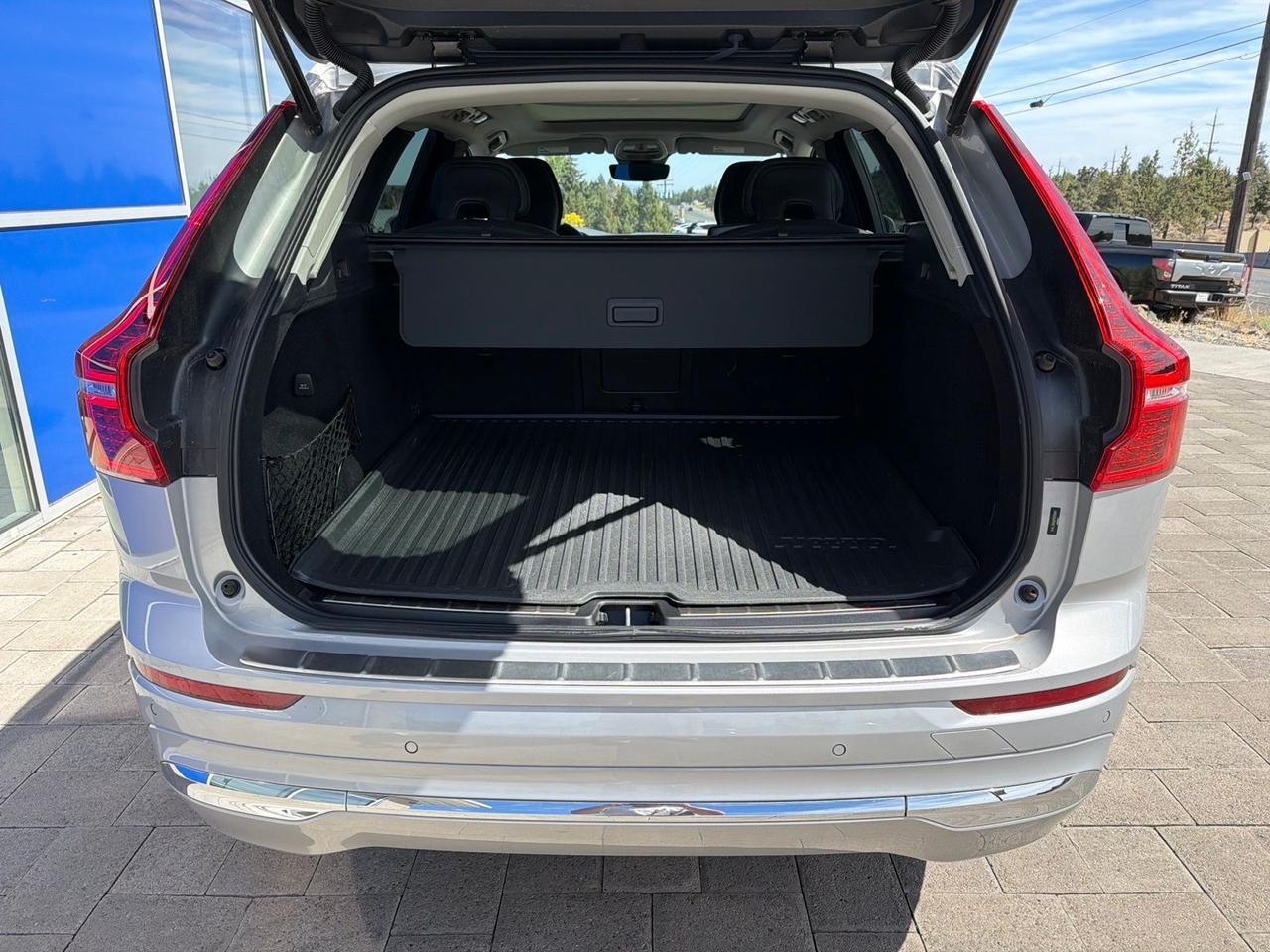 2023 Volvo XC60 B5 Ultimate Bright Theme Bend OR