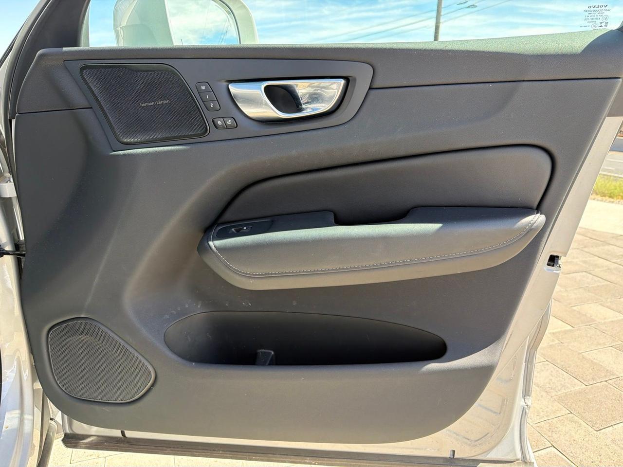 2023 Volvo XC60 B5 Ultimate Bright Theme Bend OR