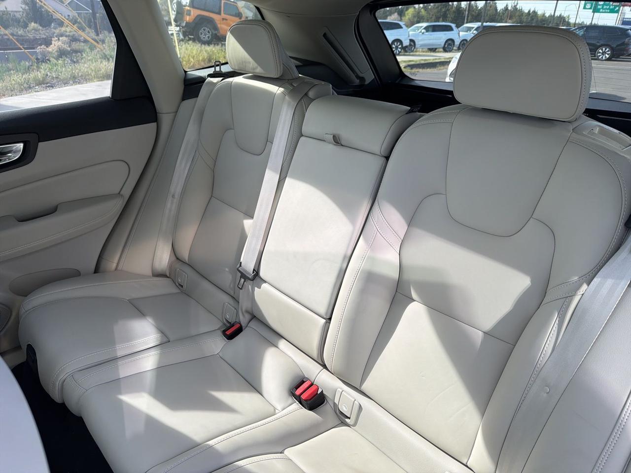 2023 Volvo XC60 B5 Ultimate Bright Theme Bend OR