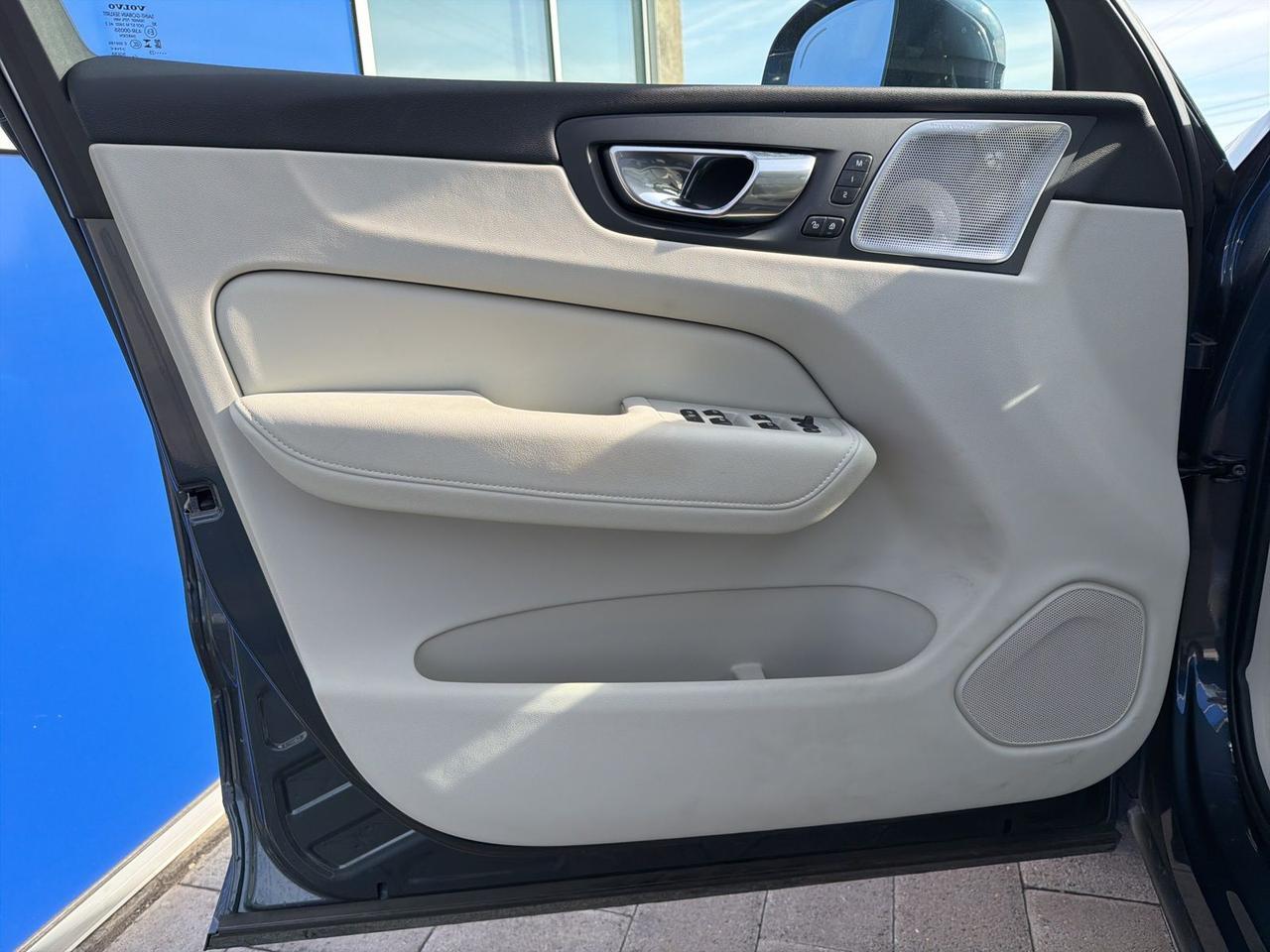 2023 Volvo XC60 B5 Ultimate Bright Theme Bend OR