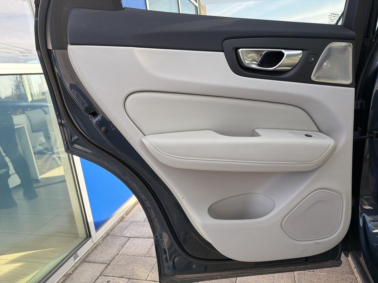 2023 Volvo XC60 B5 Ultimate Bright Theme Bend OR