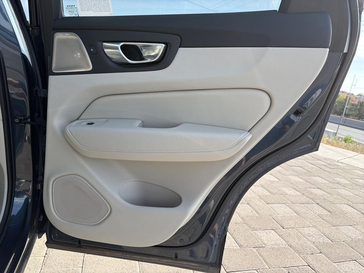 2023 Volvo XC60 B5 Ultimate Bright Theme Bend OR