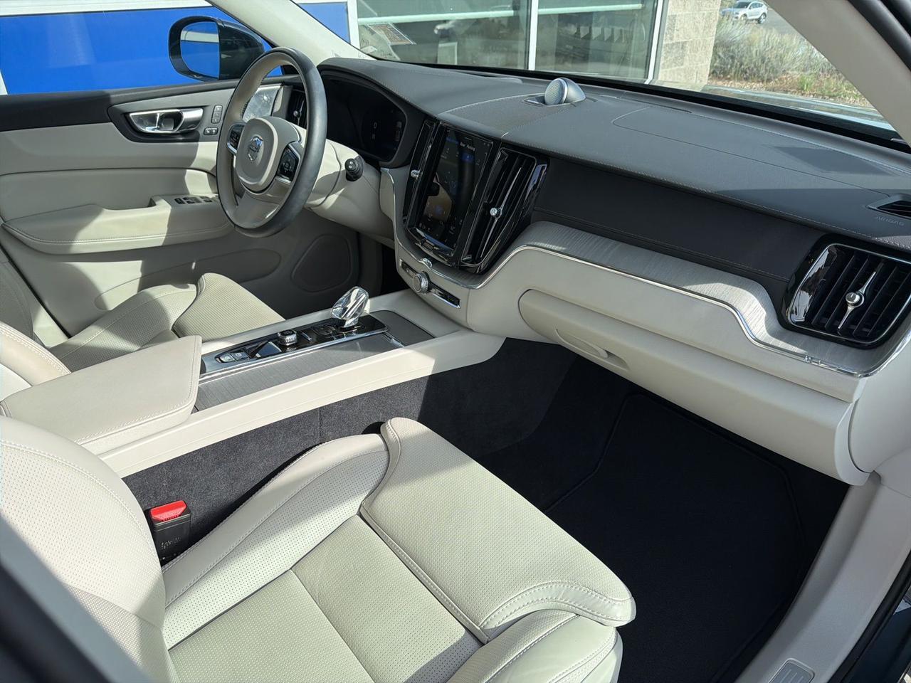 2023 Volvo XC60 B5 Ultimate Bright Theme Bend OR