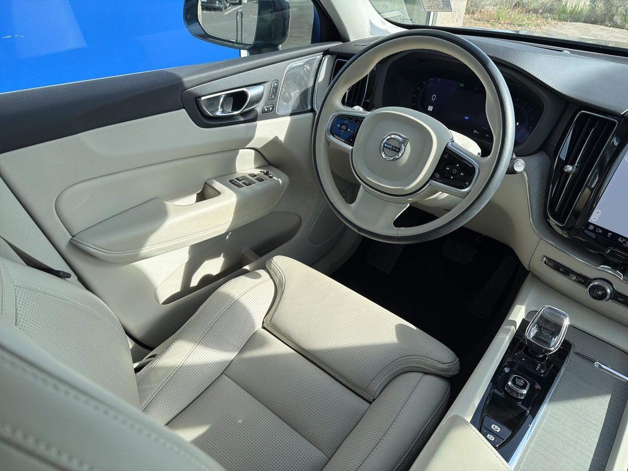 2023 Volvo XC60 B5 Ultimate Bright Theme Bend OR
