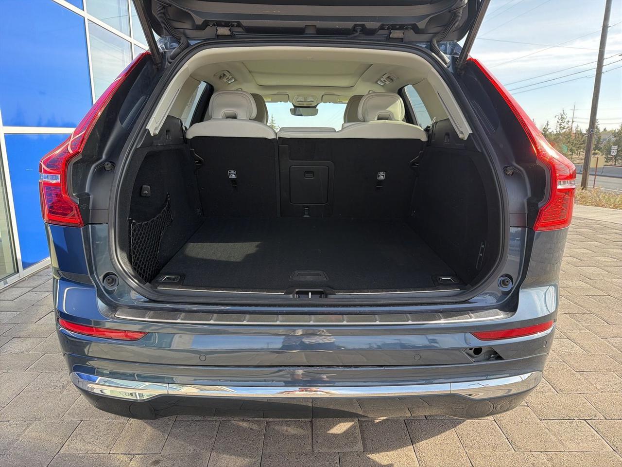 2023 Volvo XC60 B5 Ultimate Bright Theme Bend OR