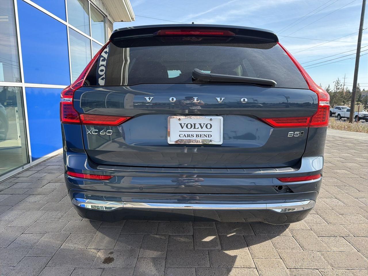2023 Volvo XC60 B5 Ultimate Bright Theme Bend OR