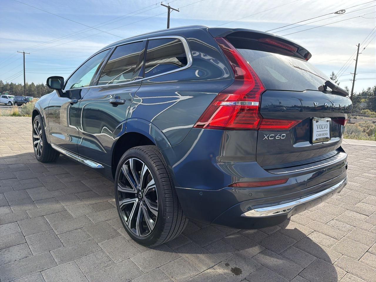 2023 Volvo XC60 B5 Ultimate Bright Theme Bend OR