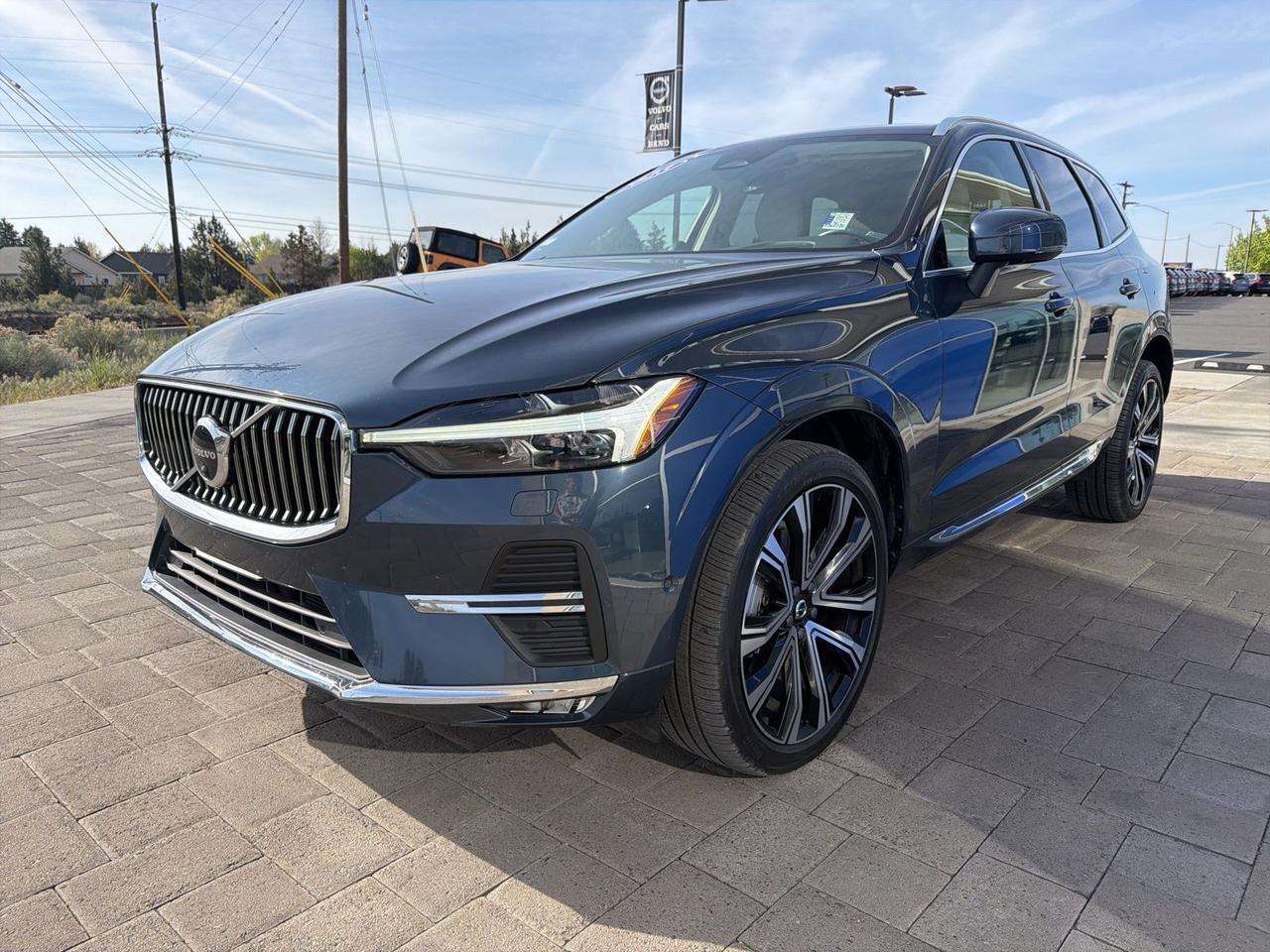 2023 Volvo XC60 B5 Ultimate Bright Theme Bend OR