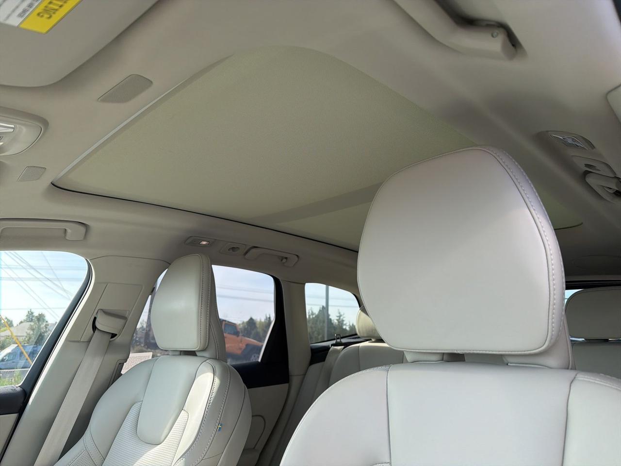 2023 Volvo XC60 B5 Ultimate Bright Theme Bend OR
