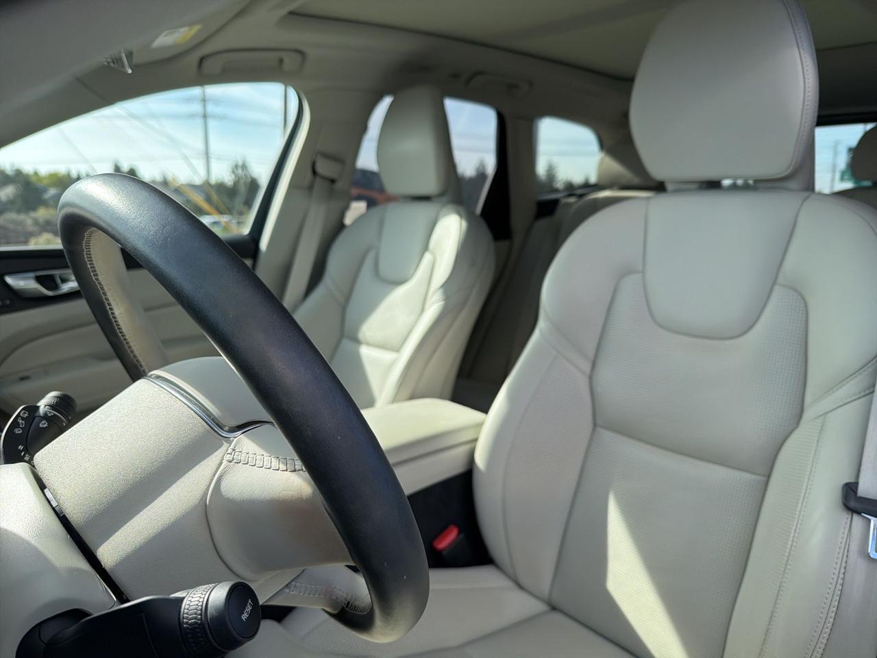 2023 Volvo XC60 B5 Ultimate Bright Theme Bend OR