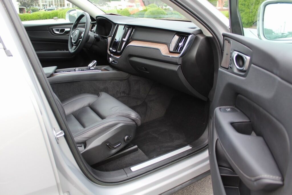 2023 Volvo XC60 B5 Ultimate Bright Theme Richmond VA