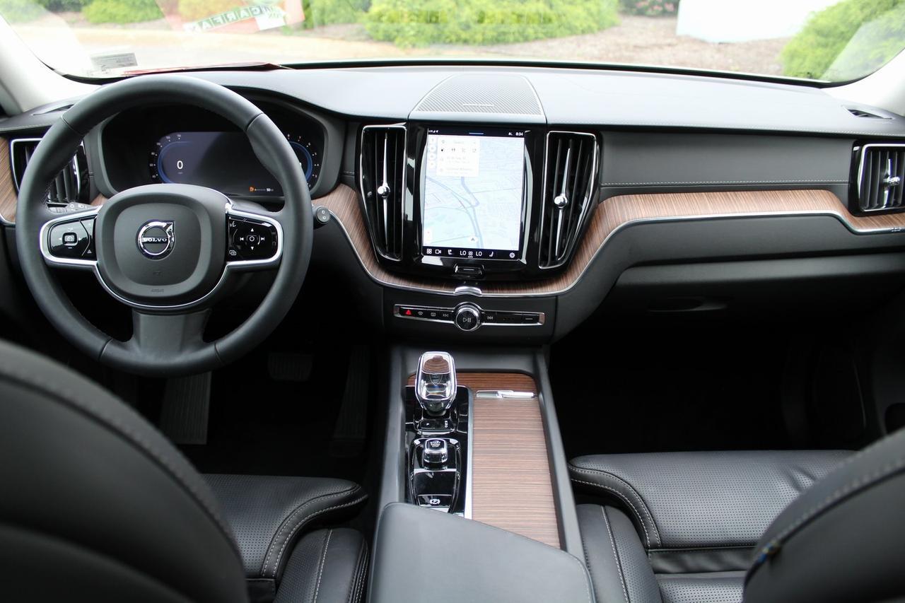 2023 Volvo XC60 B5 Ultimate Bright Theme Warrenton VA