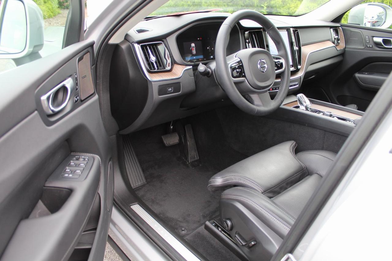 2023 Volvo XC60 B5 Ultimate Bright Theme Warrenton VA