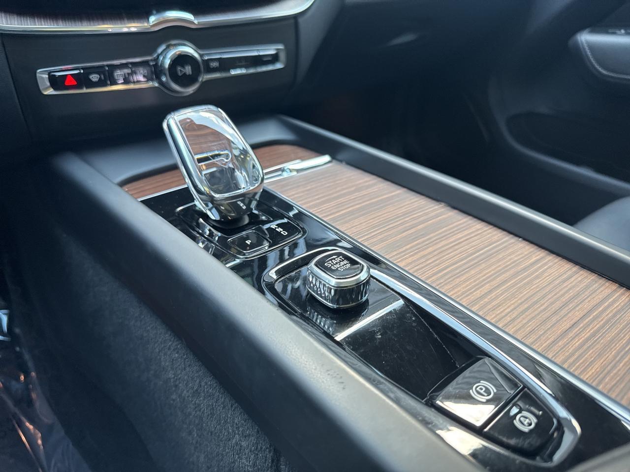 2023 Volvo XC60 B5 Ultimate Bright Theme Warrenton VA