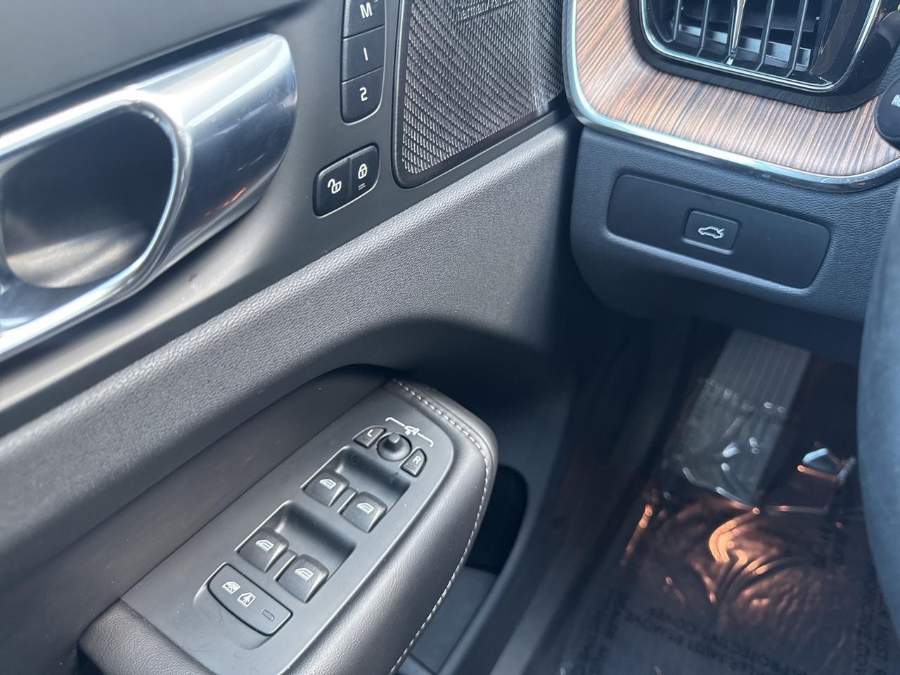 2023 Volvo XC60 B5 Ultimate Bright Theme Warrenton VA