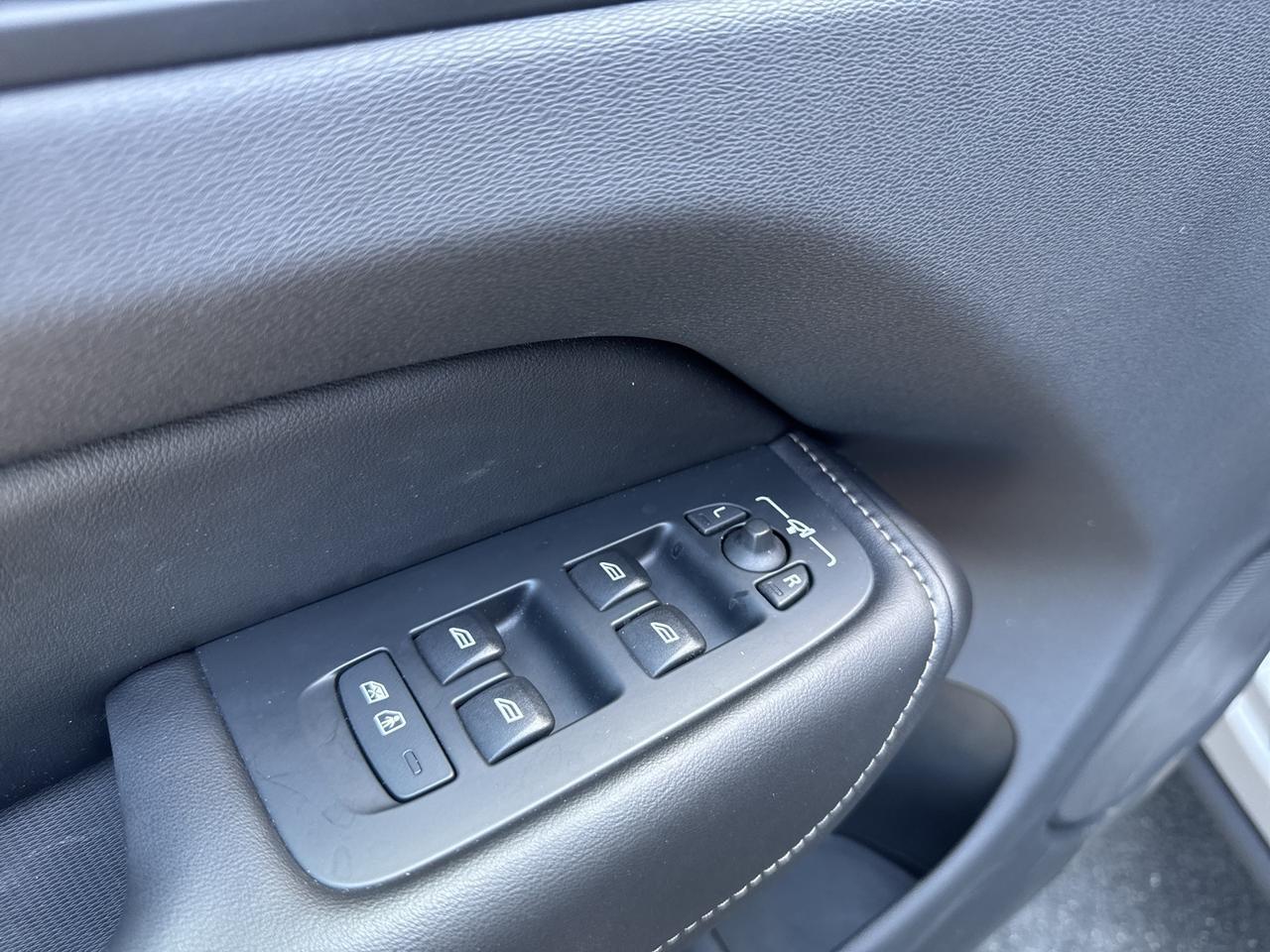 2023 Volvo XC60 B5 Ultimate Bright Theme Warrenton VA