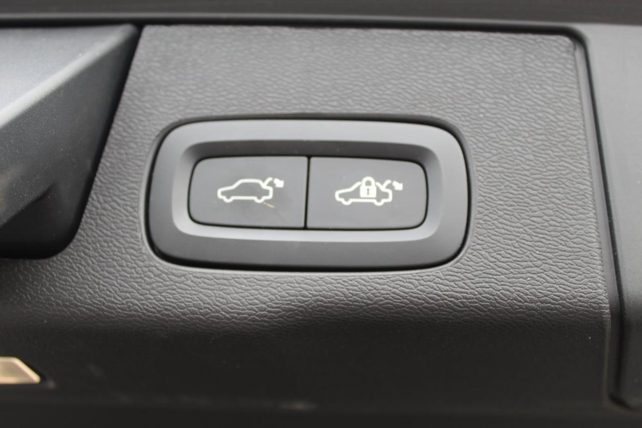 2023 Volvo XC60 B5 Ultimate Bright Theme Warrenton VA