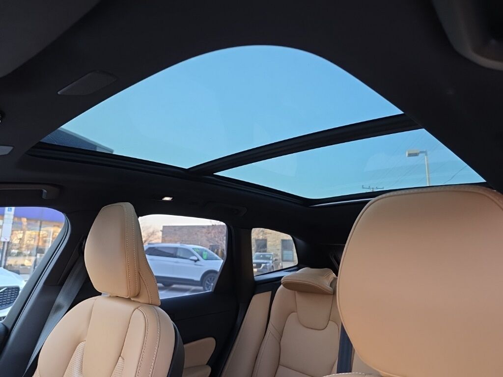 2023 Volvo XC60 B5 Ultimate Bright Theme Hunt Valley MD