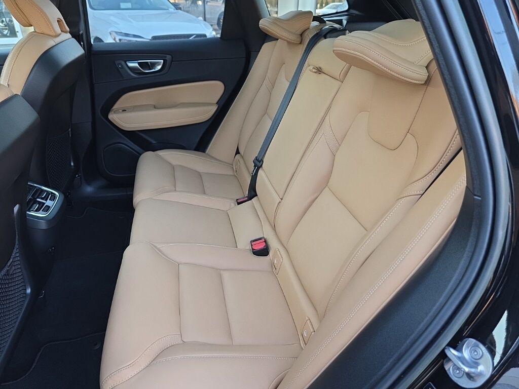 2023 Volvo XC60 B5 Ultimate Bright Theme Hunt Valley MD