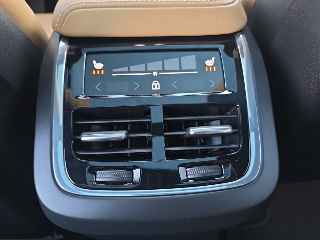 2023 Volvo XC60 B5 Ultimate Bright Theme Hunt Valley MD