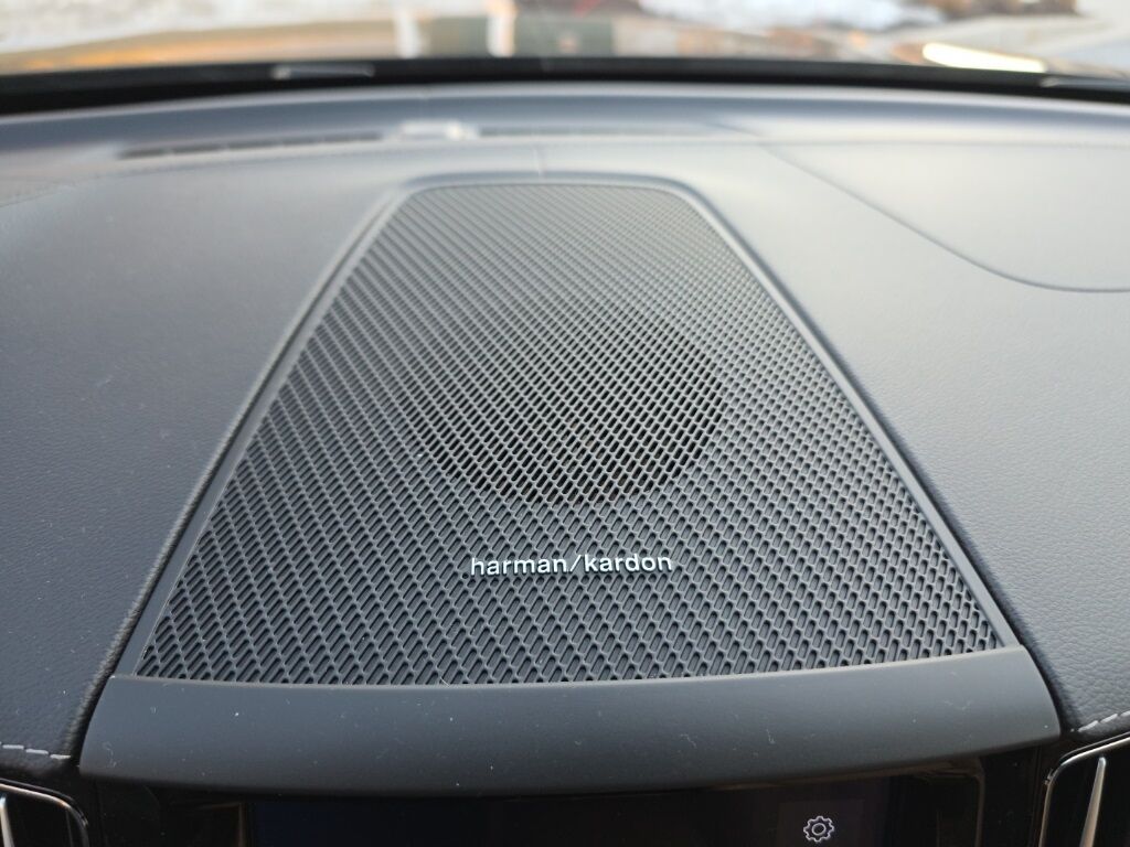 2023 Volvo XC60 B5 Ultimate Bright Theme Hunt Valley MD