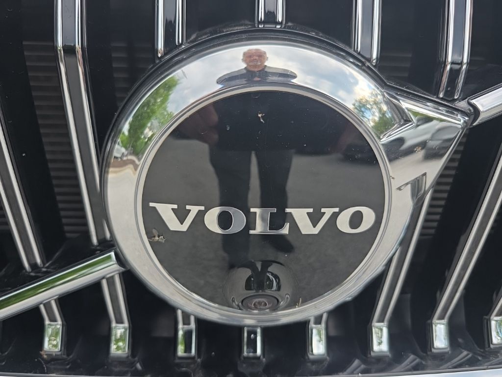 2023 Volvo XC60 B5 Ultimate Bright Theme Hunt Valley MD