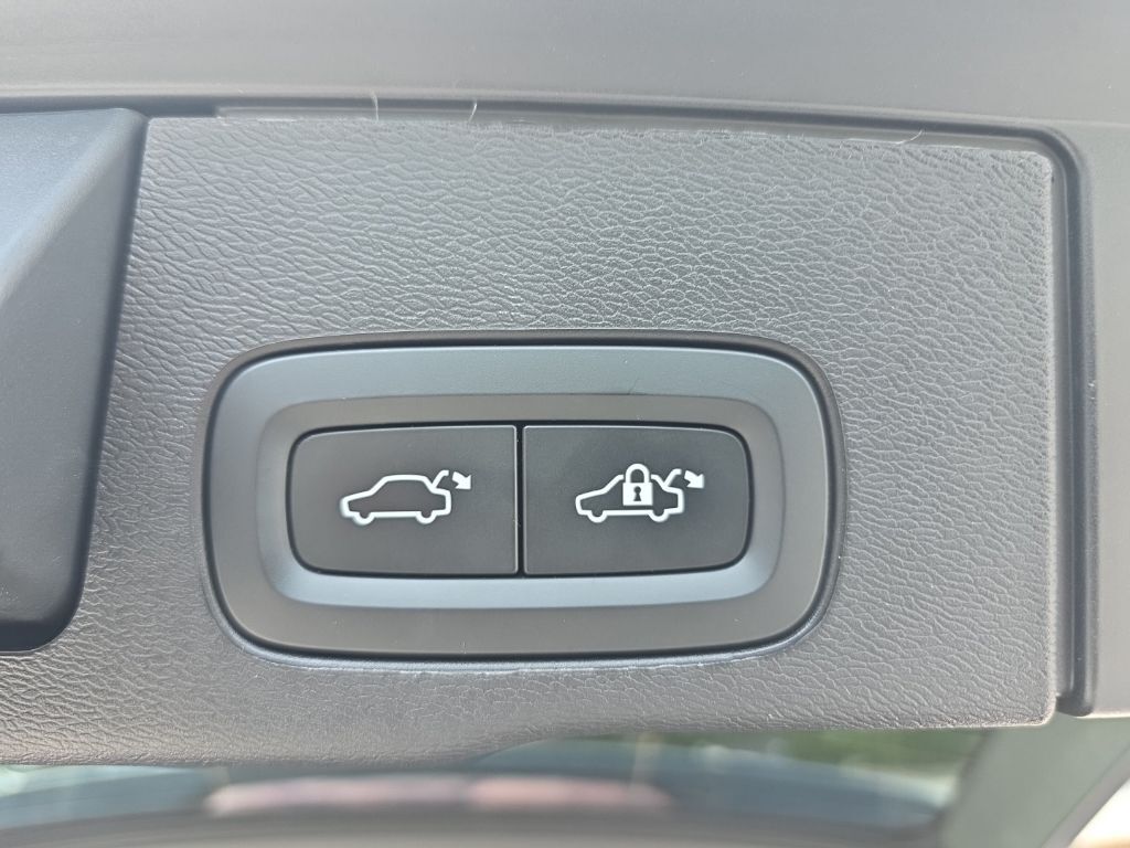 2023 Volvo XC60 B5 Ultimate Bright Theme Hunt Valley MD