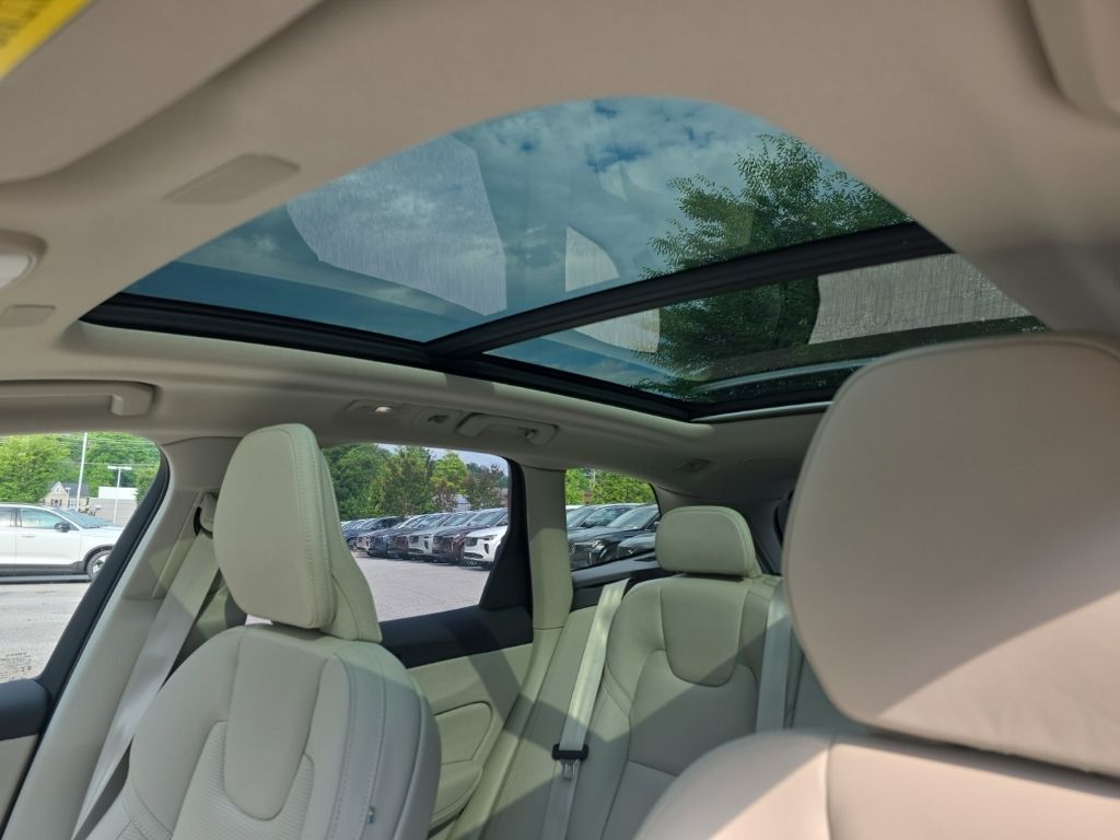 2023 Volvo XC60 B5 Ultimate Bright Theme Hunt Valley MD