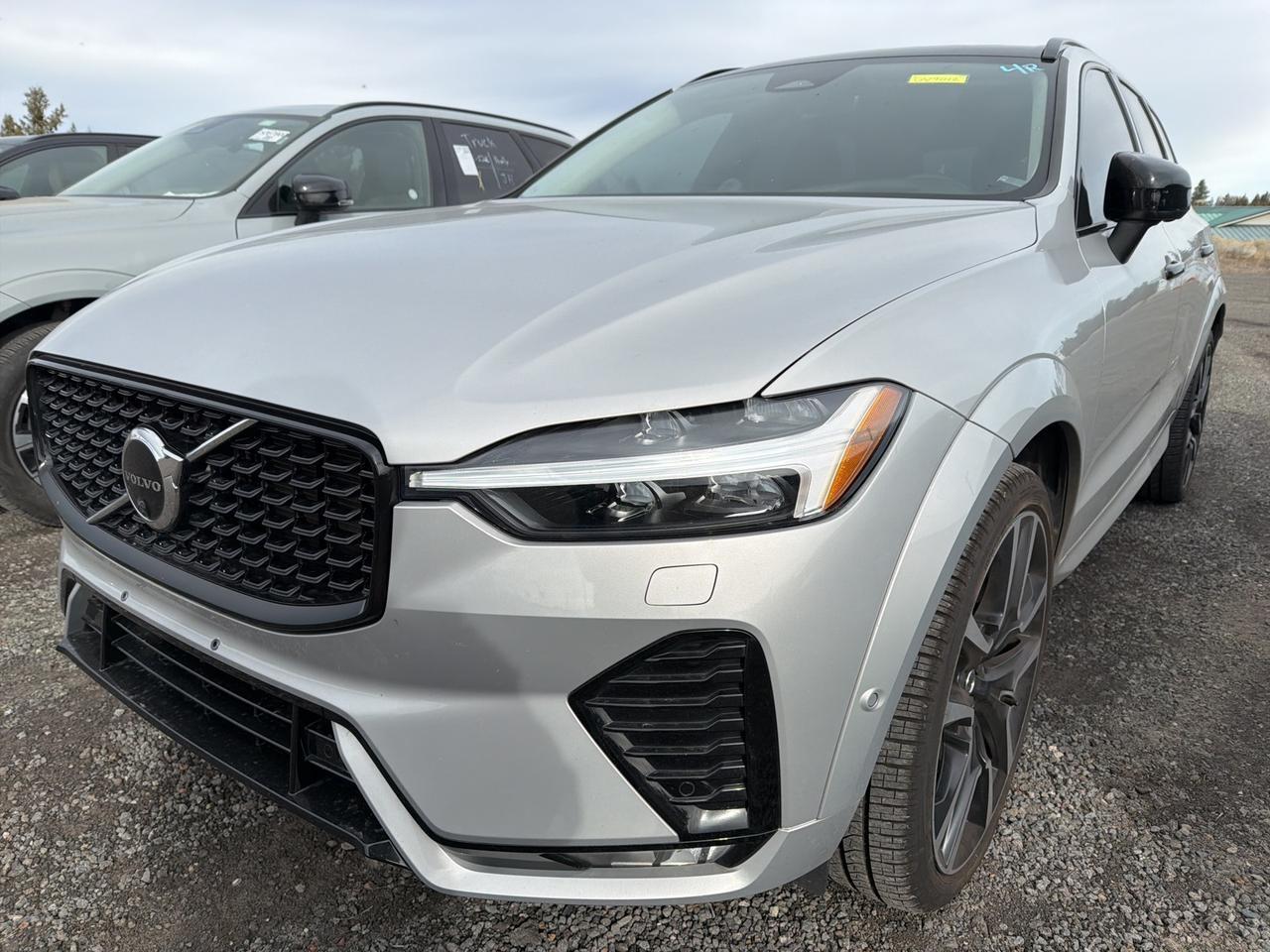 2023 Volvo XC60 B5 Ultimate Dark Theme