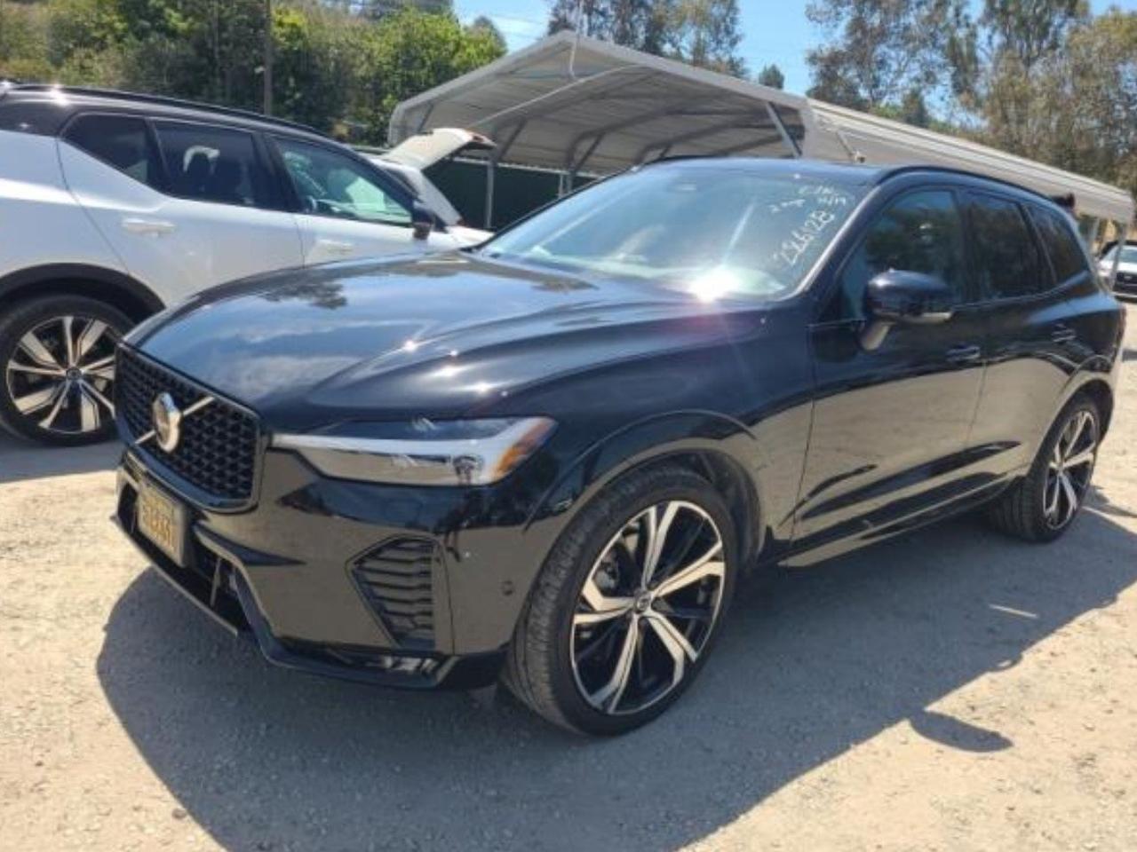 2023 Volvo XC60 B5 Ultimate Dark Theme