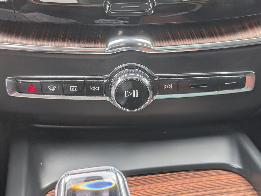 2023 Volvo XC60 B5 Ultimate Dark Theme Cockeysville MD