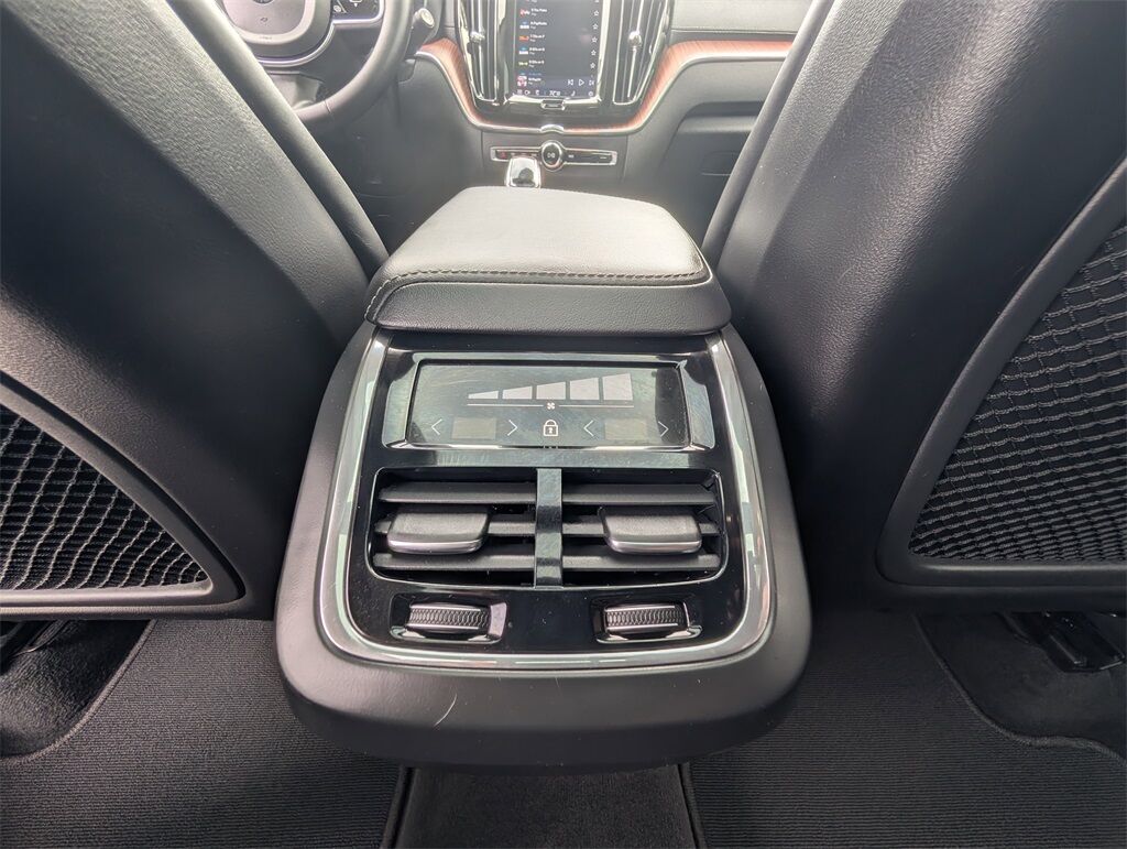 2023 Volvo XC60 B5 Ultimate Dark Theme Cockeysville MD