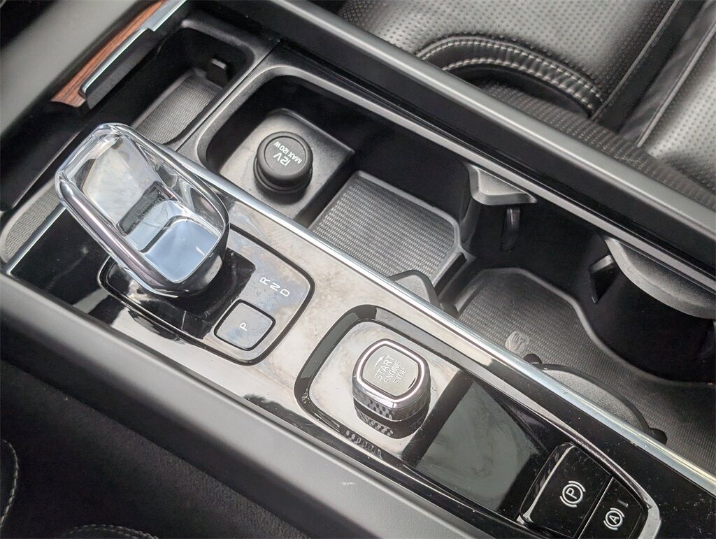 2023 Volvo XC60 B5 Ultimate Dark Theme Cockeysville MD