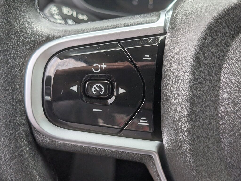 2023 Volvo XC60 B5 Ultimate Dark Theme Cockeysville MD