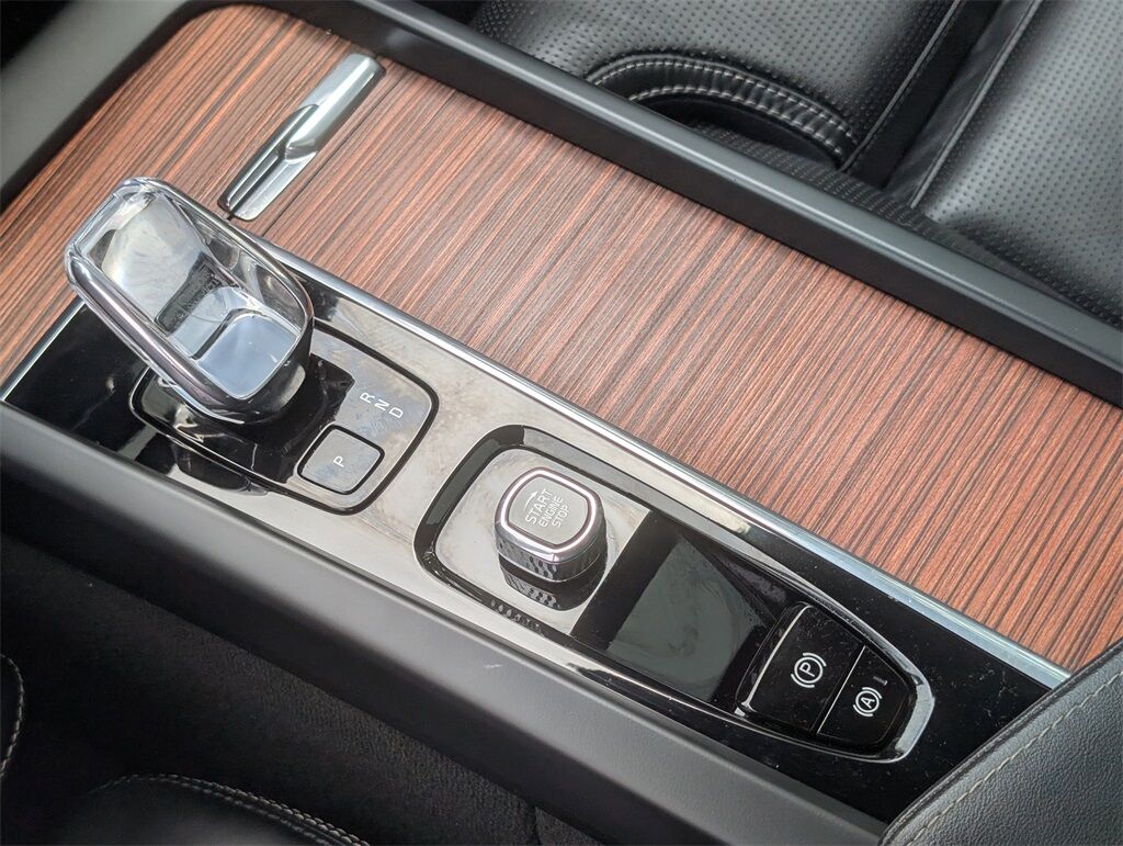 2023 Volvo XC60 B5 Ultimate Dark Theme Cockeysville MD